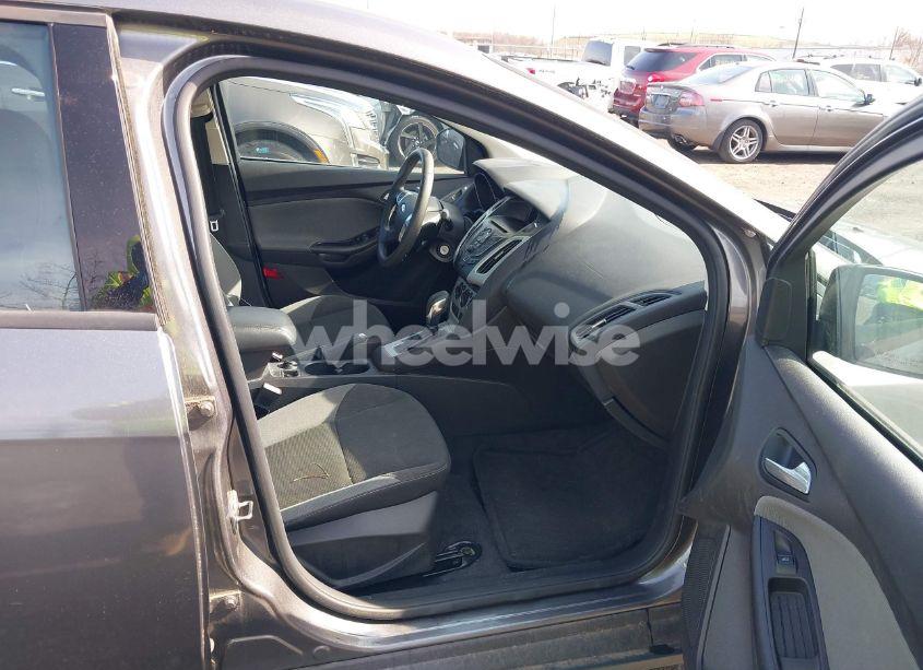 Photo 5 of 2013 Ford Focus SE (VIN 1FADP3F26DL135579)