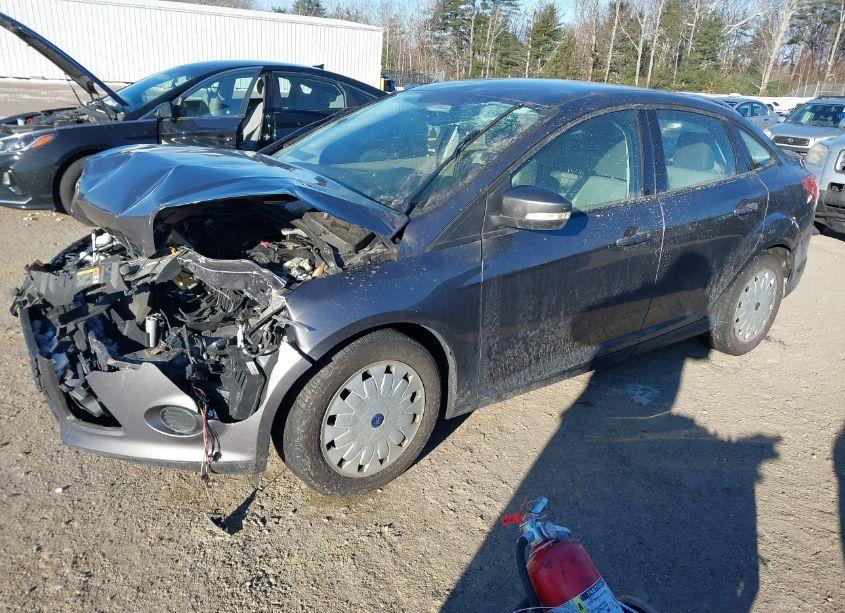 Photo 2 of 2013 Ford Focus SE (VIN 1FADP3F26DL148591)