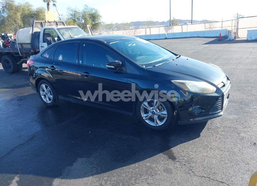 2013 Ford Focus SE (VIN 1FADP3F26DL210944) main photo