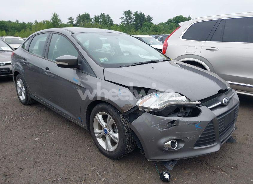 2013 Ford Focus SE (VIN 1FADP3F26DL215593) main photo