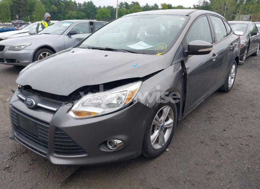 Photo 2 of 2013 Ford Focus SE (VIN 1FADP3F26DL215593)