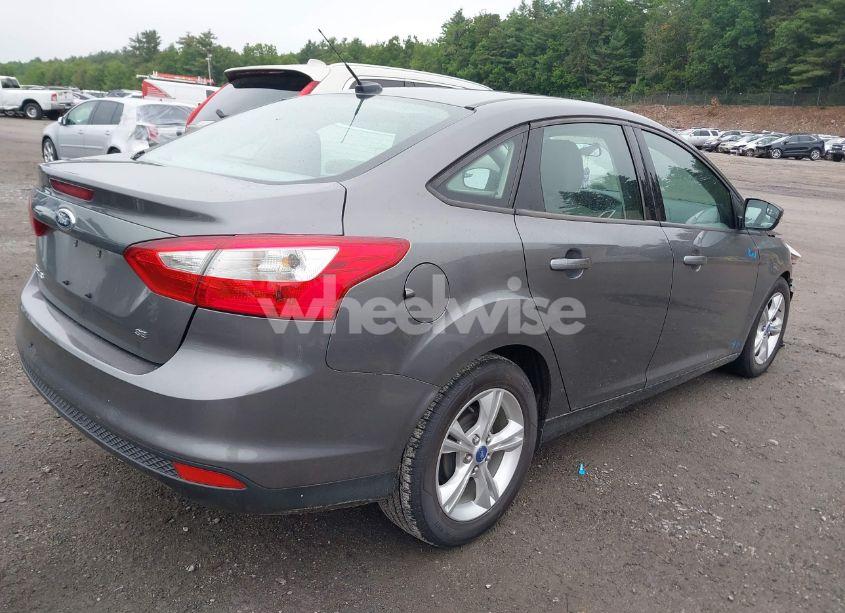 Photo 4 of 2013 Ford Focus SE (VIN 1FADP3F26DL215593)