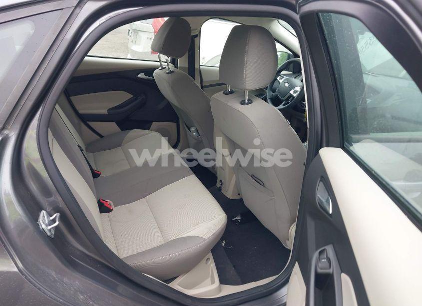 Photo 8 of 2013 Ford Focus SE (VIN 1FADP3F26DL215593)