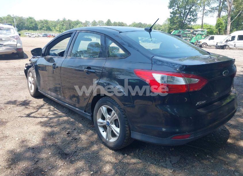 Photo 3 of 2013 Ford Focus SE (VIN 1FADP3F26DL215917)