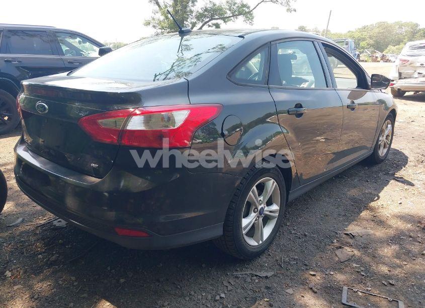 Photo 4 of 2013 Ford Focus SE (VIN 1FADP3F26DL215917)