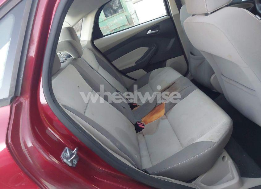 Photo 8 of 2013 Ford Focus SE (VIN 1FADP3F26DL230692)