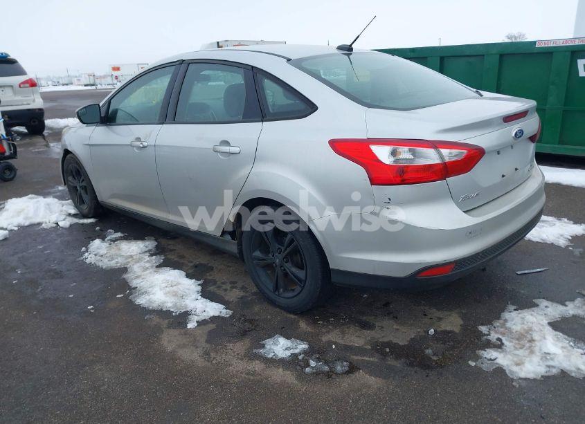 Photo 3 of 2013 Ford Focus SE (VIN 1FADP3F26DL232474)