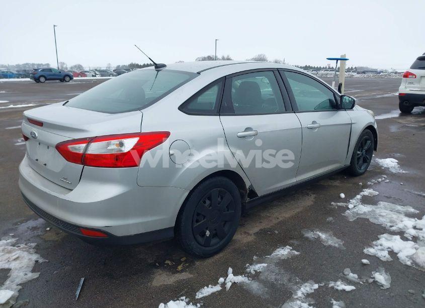 Photo 4 of 2013 Ford Focus SE (VIN 1FADP3F26DL232474)