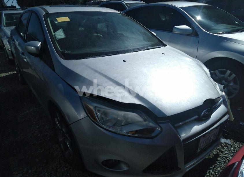 2013 Ford Focus SE (VIN 1FADP3F26DL235990) main photo