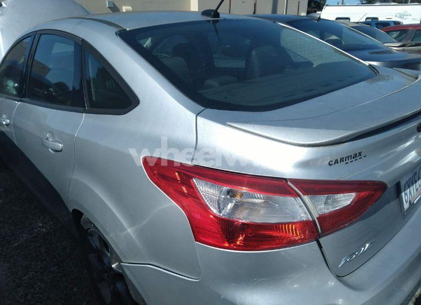 Photo 3 of 2013 Ford Focus SE (VIN 1FADP3F26DL235990)