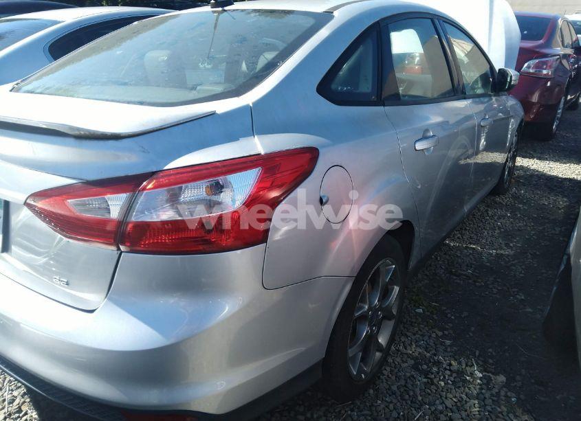 Photo 4 of 2013 Ford Focus SE (VIN 1FADP3F26DL235990)