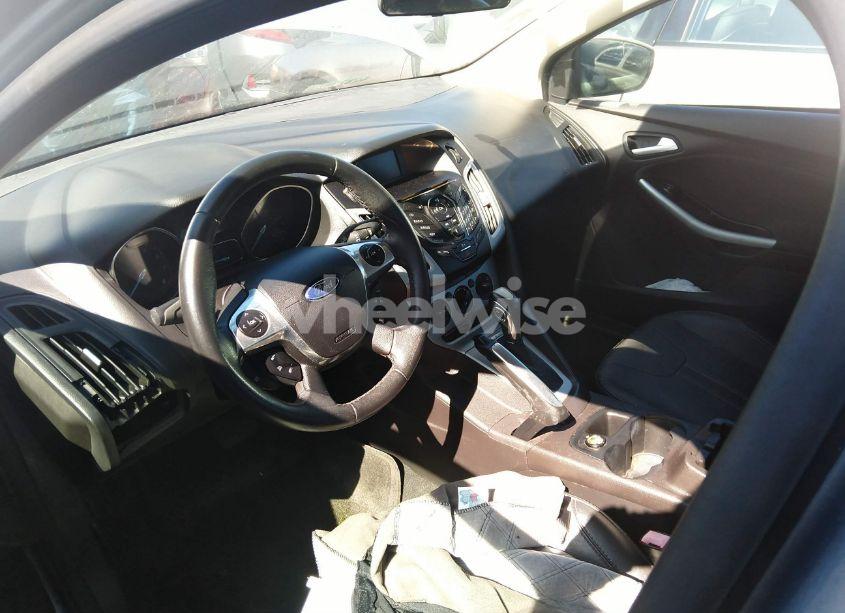 Photo 5 of 2013 Ford Focus SE (VIN 1FADP3F26DL235990)