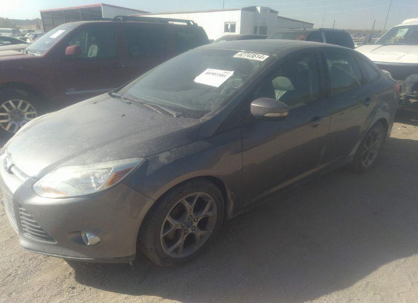 Photo 2 of 2013 Ford Focus SE (VIN 1FADP3F26DL236038)