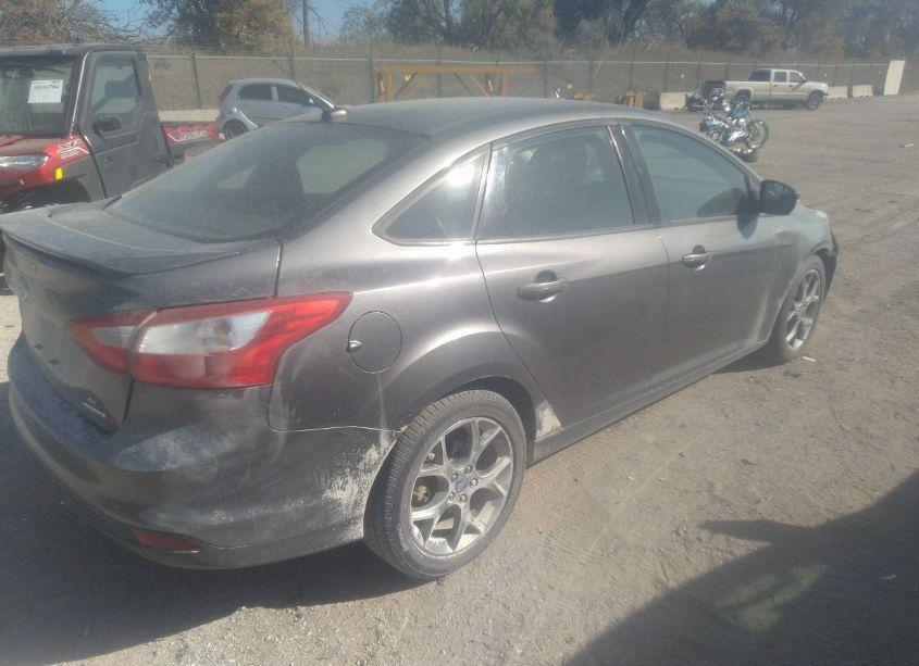 Photo 4 of 2013 Ford Focus SE (VIN 1FADP3F26DL236038)