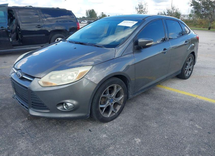 Photo 2 of 2013 Ford Focus SE (VIN 1FADP3F26DL245970)