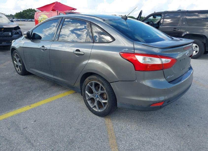 Photo 3 of 2013 Ford Focus SE (VIN 1FADP3F26DL245970)