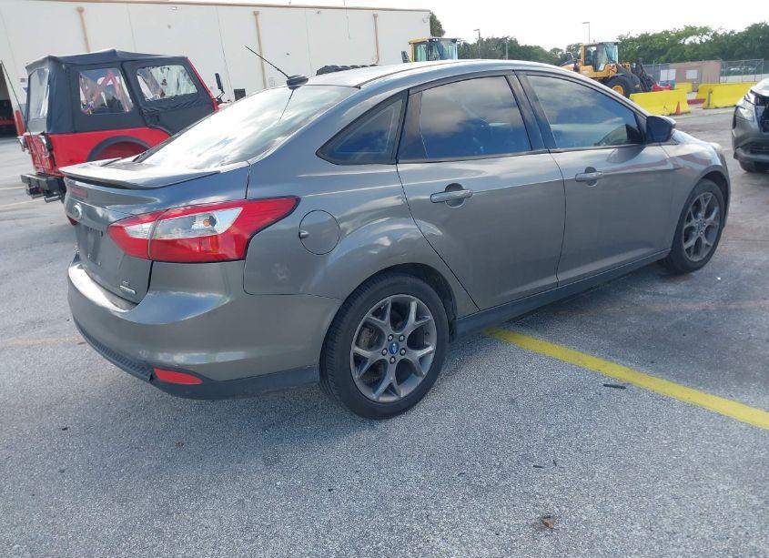 Photo 4 of 2013 Ford Focus SE (VIN 1FADP3F26DL245970)