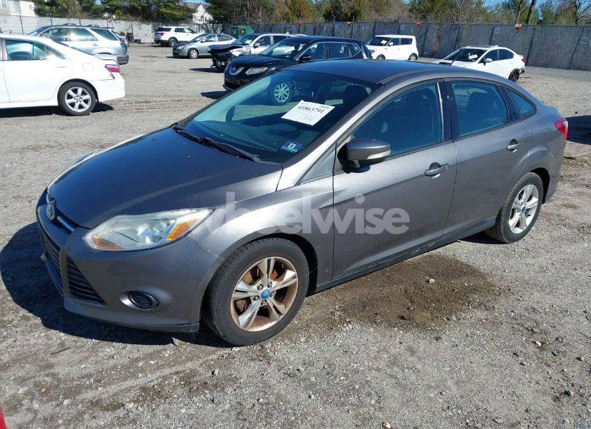 Photo 2 of 2013 Ford Focus SE (VIN 1FADP3F26DL258749)