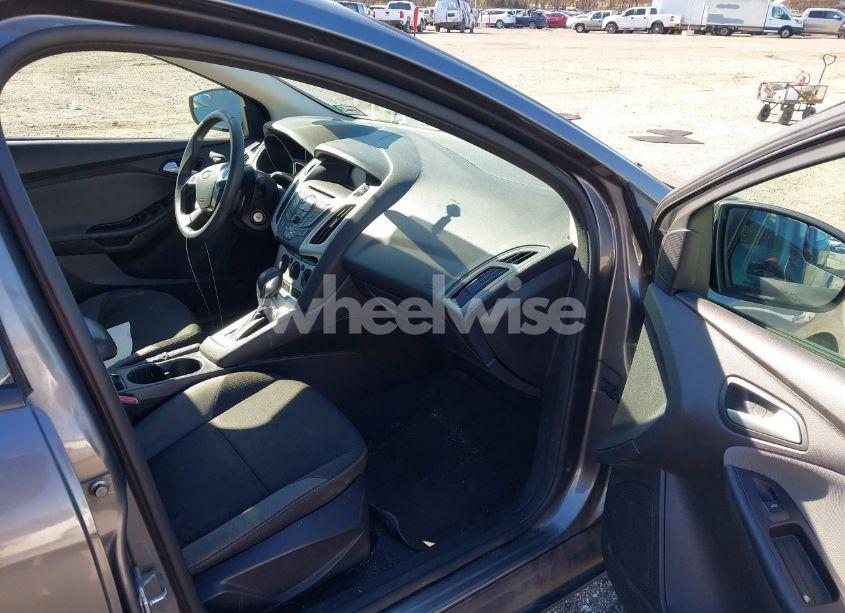 Photo 5 of 2013 Ford Focus SE (VIN 1FADP3F26DL258749)
