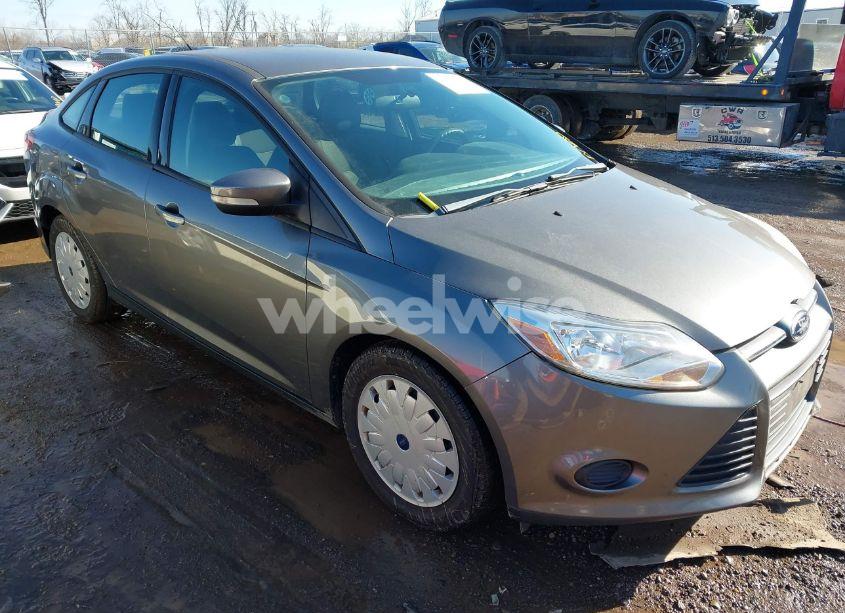 2013 Ford Focus SE (VIN 1FADP3F26DL261814) main photo