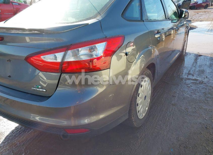 Photo 14 of 2013 Ford Focus SE (VIN 1FADP3F26DL261814)