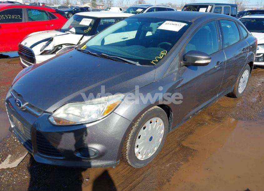 Photo 2 of 2013 Ford Focus SE (VIN 1FADP3F26DL261814)