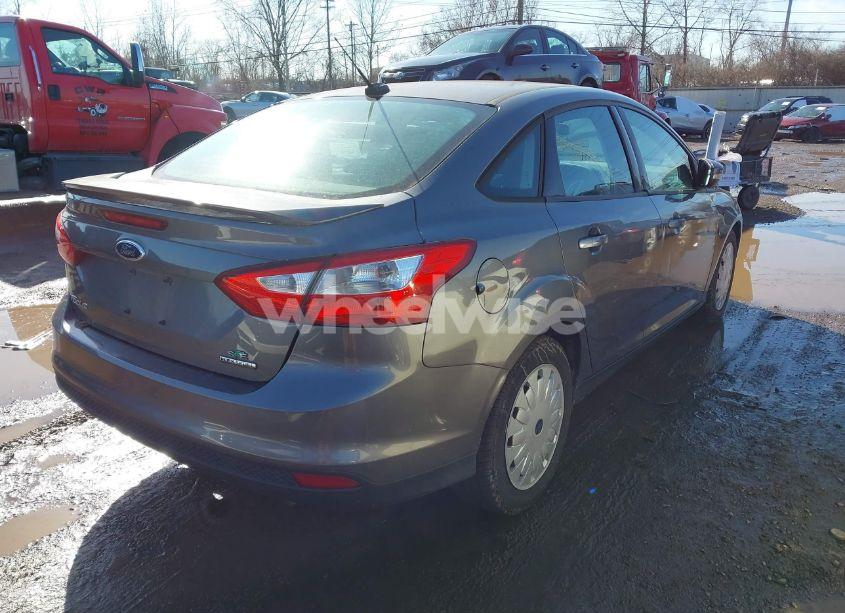 Photo 4 of 2013 Ford Focus SE (VIN 1FADP3F26DL261814)