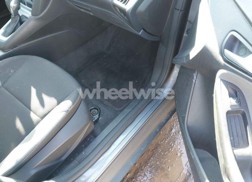 Photo 5 of 2013 Ford Focus SE (VIN 1FADP3F26DL261814)