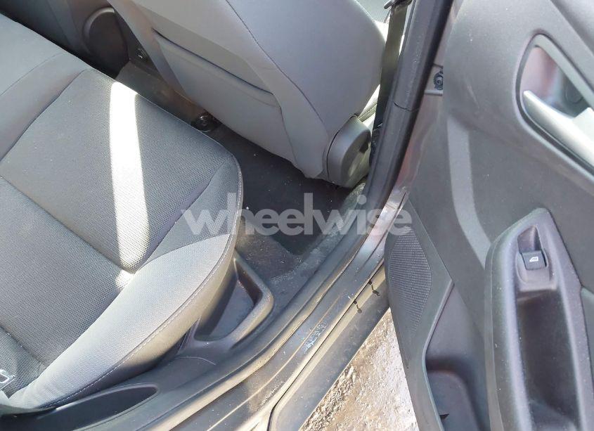 Photo 8 of 2013 Ford Focus SE (VIN 1FADP3F26DL261814)