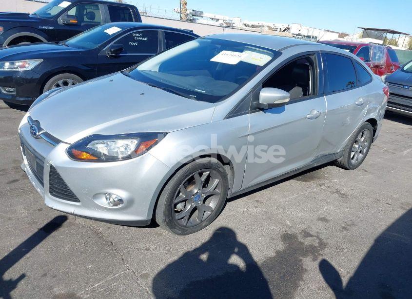 Photo 2 of 2013 Ford Focus SE (VIN 1FADP3F26DL273235)