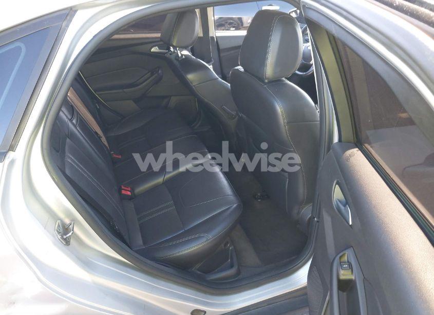 Photo 8 of 2013 Ford Focus SE (VIN 1FADP3F26DL273235)