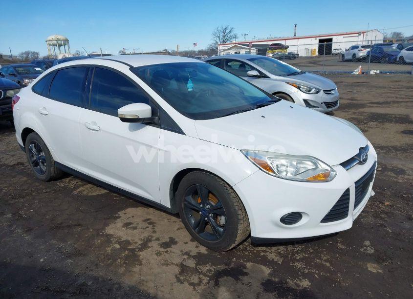 2013 Ford Focus SE (VIN 1FADP3F26DL302698) main photo