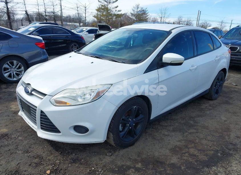 Photo 2 of 2013 Ford Focus SE (VIN 1FADP3F26DL302698)