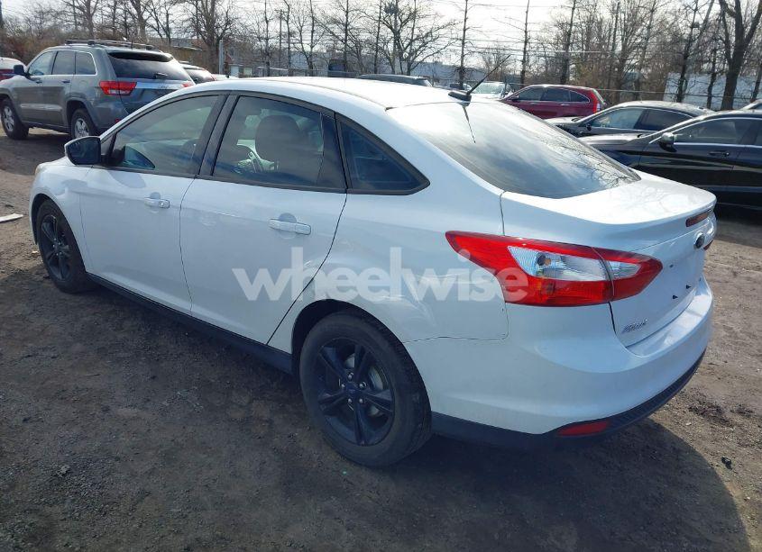 Photo 3 of 2013 Ford Focus SE (VIN 1FADP3F26DL302698)