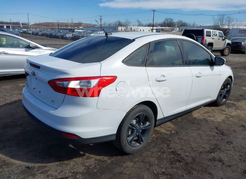 Photo 4 of 2013 Ford Focus SE (VIN 1FADP3F26DL302698)