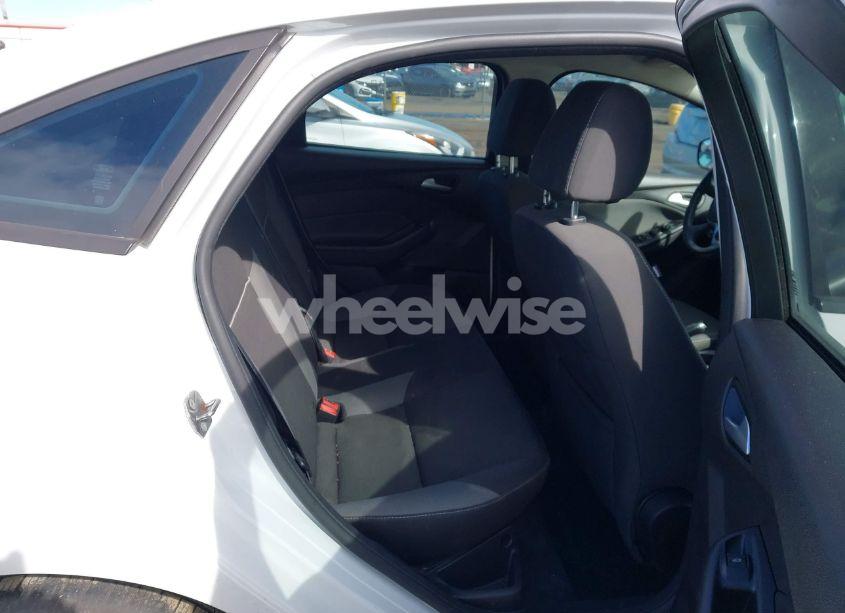 Photo 8 of 2013 Ford Focus SE (VIN 1FADP3F26DL302698)