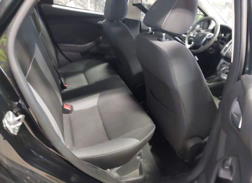 Photo 8 of 2013 Ford Focus SE (VIN 1FADP3F26DL312390)