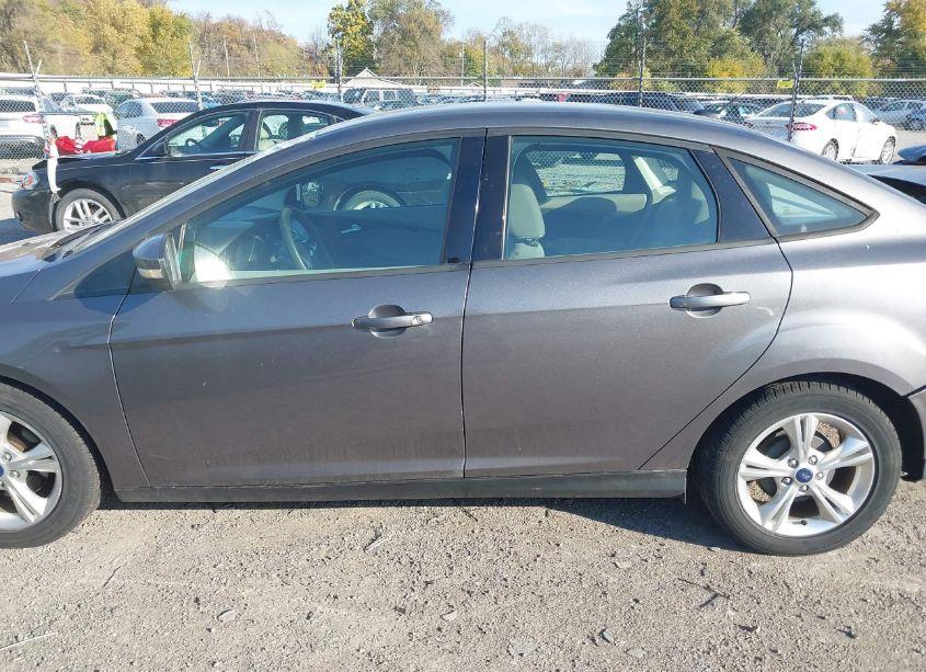 Photo 14 of 2013 Ford Focus SE (VIN 1FADP3F26DL312423)