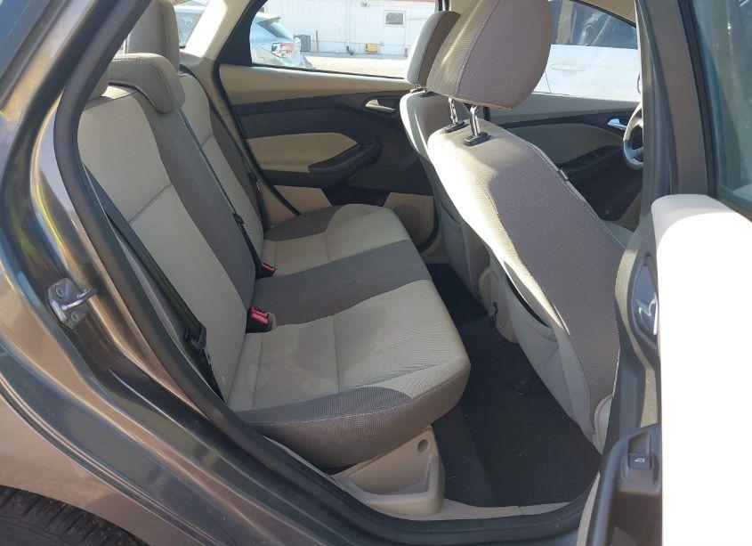 Photo 8 of 2013 Ford Focus SE (VIN 1FADP3F26DL312423)