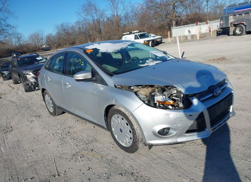 2013 Ford Focus SE (VIN 1FADP3F26DL321624) main photo