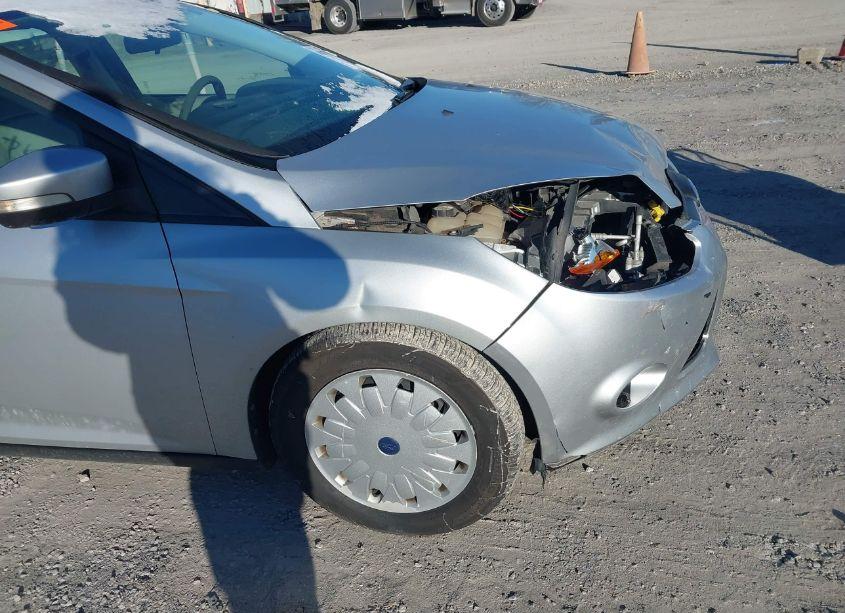 Photo 12 of 2013 Ford Focus SE (VIN 1FADP3F26DL321624)