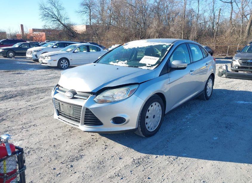 Photo 2 of 2013 Ford Focus SE (VIN 1FADP3F26DL321624)
