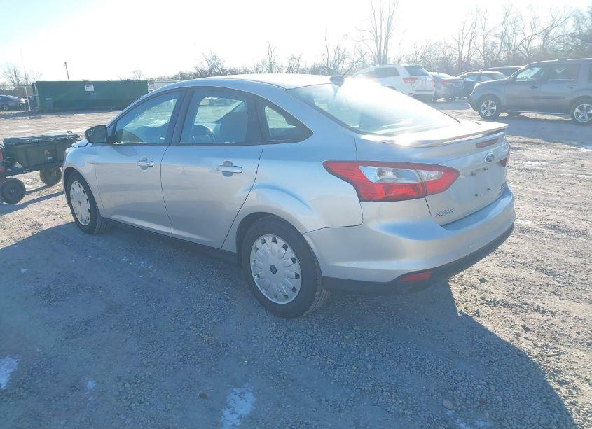Photo 3 of 2013 Ford Focus SE (VIN 1FADP3F26DL321624)