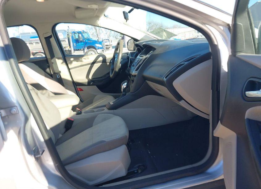 Photo 5 of 2013 Ford Focus SE (VIN 1FADP3F26DL321624)