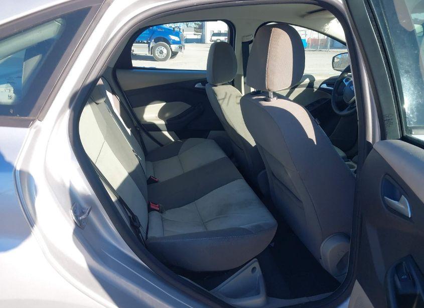 Photo 8 of 2013 Ford Focus SE (VIN 1FADP3F26DL321624)