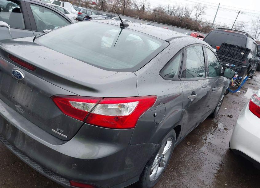 Photo 4 of 2013 Ford Focus SE (VIN 1FADP3F26DL333059)