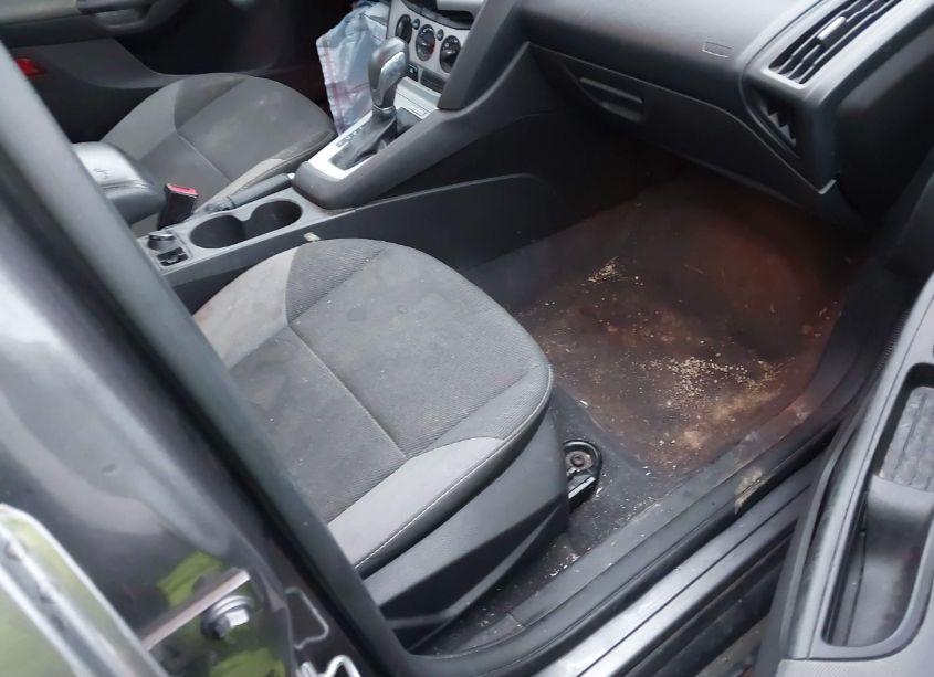 Photo 5 of 2013 Ford Focus SE (VIN 1FADP3F26DL333059)