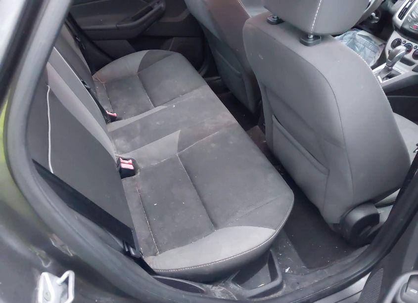 Photo 8 of 2013 Ford Focus SE (VIN 1FADP3F26DL333059)