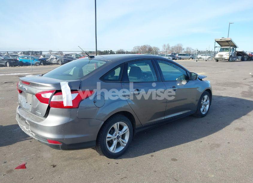 Photo 4 of 2013 Ford Focus SE (VIN 1FADP3F26DL333451)