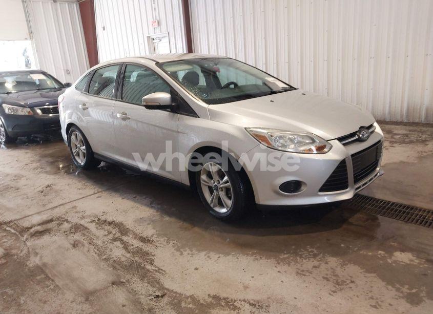 2013 Ford Focus SE (VIN 1FADP3F26DL348726) main photo